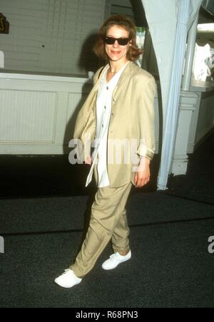 UNIVERSAL CITY, CA - le 21 mars : L'actrice Juliet Stevenson assiste à la 24e édition du British Academy of Film and Television Arts (BAFTA) Awards - Cérémonie de Los Angeles le 21 mars 1993 à Universal Studios à Universal City, en Californie. Photo de Barry King/Alamy Stock Photo Banque D'Images