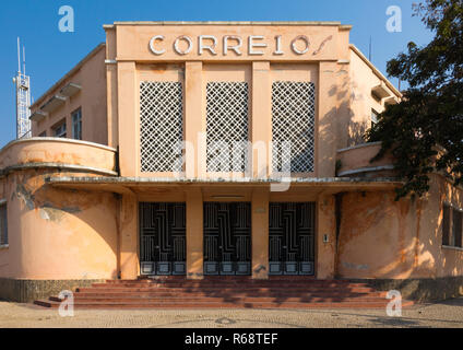 Bureau de poste de l'époque coloniale portugaise, province de Benguela, Lobito, en Angola Banque D'Images