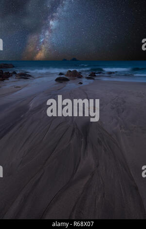 Superbe Voie Lactée dynamique composite image paysage de plus belle plage Banque D'Images