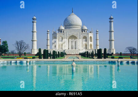Taj Mahal, mausolée en marbre blanc ivoire, merveilles du monde, site du patrimoine mondial de l'UNESCO, Agra, Uttar Pradesh, Inde, Asie Banque D'Images