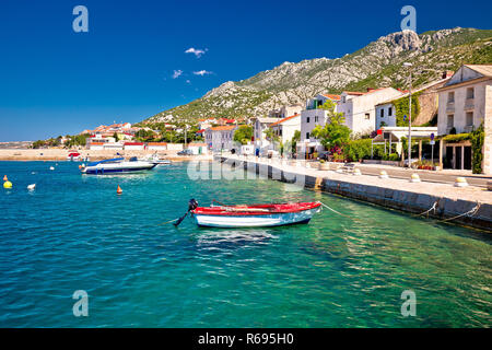 Ville de Karlobag dans canal Velebit vue front de mer Banque D'Images