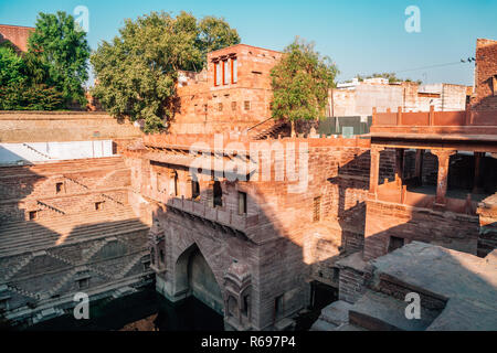 Toorji Jhalra bien Ka Étape à Jodhpur, Inde Banque D'Images