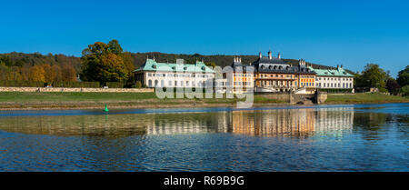 Château Pillnitz sur l'Elbe à Dresde Banque D'Images