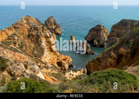 Ponta da Piedade avec escaliers pour les Grottes Banque D'Images