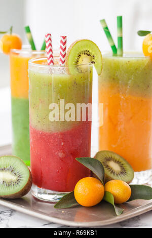 Smoothies aux fruits Banque D'Images