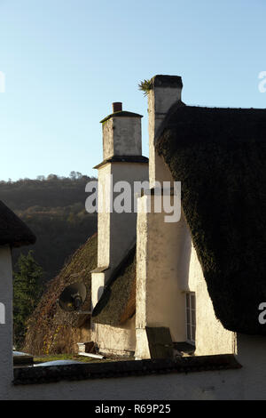 Arc-en-ciel sur s/n et de chaume en cottage Devon,pays,Dunsford, campagne, rustique, pastorale, agricole, agriculture, bucolique,agraire petite maison, hou Banque D'Images