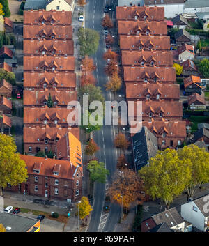 Vue aérienne, les maisons des mineurs, des toits de tuiles rouges, règlement des mineurs, uniforme des maisons, Kirchheller Straße, des toits de tuiles rouges, Gladbeck Banque D'Images