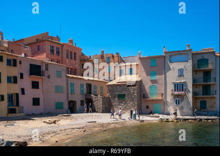 Maisons dans l'ancien quartier de pêcheurs à la plage de la Glaye beach, Saint-Tropez, Var, Provence-Alpes-Côte d'Azur, France, Europe Banque D'Images