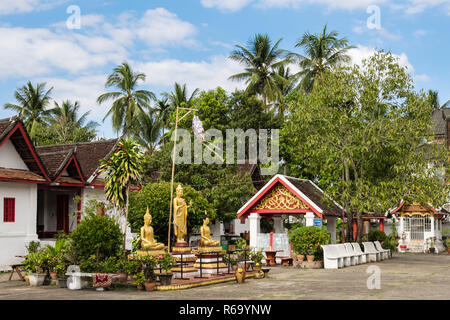 Golden statues bouddhiques de Wat Mai Suwannaphumaham temple complexe. Luang Prabang, Laos, Louangphabang province, en Asie du sud-est Banque D'Images