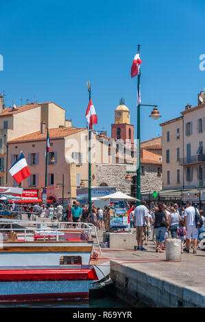 Promenade Quai Gabriel Peri, Saint-Tropez, Var, Provence-Alpes-Côte d'Azur, France, Europe Banque D'Images