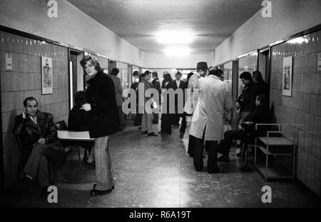 Au chômage à l'office de l'emploi à Gelsenkirchen le 18 novembre 1974. Dans le monde d'utilisation | Banque D'Images