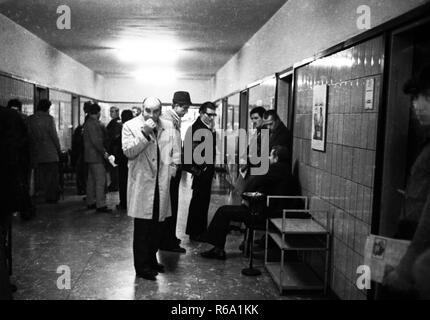 Au chômage à l'office de l'emploi à Gelsenkirchen le 18 novembre 1974. Dans le monde d'utilisation | Banque D'Images