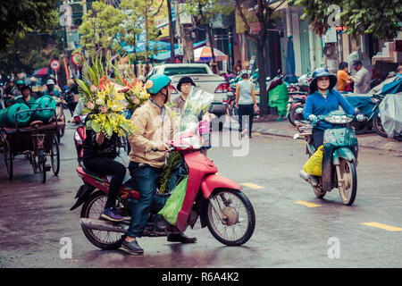 HAI PHONG, VIETNAM - Novembre 12, 2018 Nos gens au matin occupé street à Hai Phong, Vietnam. Banque D'Images