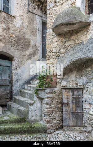 Impressions et les détails du petit village ligurien de Castelvecchio di Rocca Barbena Banque D'Images