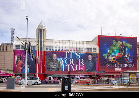 Madame Tussauds waxworks avec Ant et Dec sur l'affichage sur la promenade de Blackpool Lancashire UK Banque D'Images