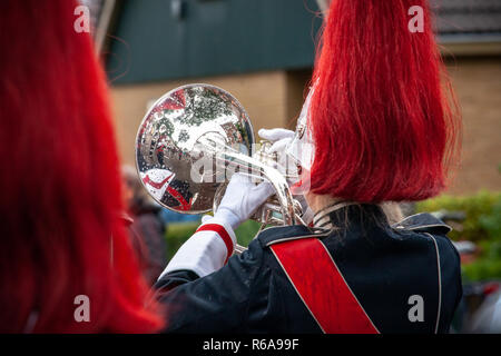 Différents détails d'un système d'harmonie lors d'un spectacle ou un concert avec cuivres et percussions Banque D'Images