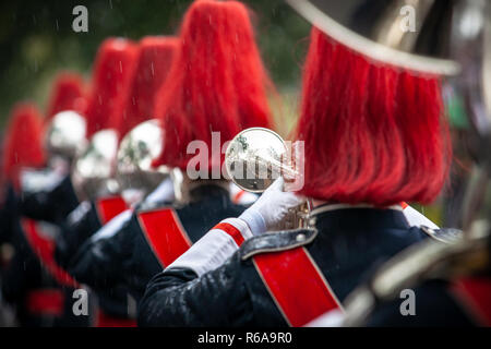 Différents détails d'un système d'harmonie lors d'un spectacle ou un concert avec cuivres et percussions Banque D'Images
