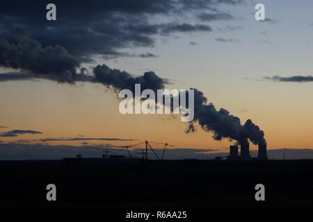 Soir dans le Sud de Leipzig, Power Plant Böhlen-Lippendorf Banque D'Images