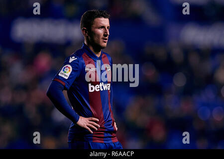 Valence, Espagne - Décembre 03 : Enis Bardhi de Levante UD cherche sur pendant le match de la Liga entre Levante UD et de l'Athletic Bilbao à Ciutat de Valencia le 3 décembre 2018 à Valence, en Espagne. (Photo de David Aliaga/MO Media) Banque D'Images