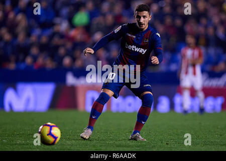 Valence, Espagne - Décembre 03 : Enis Bardhi de Levante UD en action au cours de la correspondance entre la Liga Levante UD et de l'Athletic Bilbao à Ciutat de Valencia le 3 décembre 2018 à Valence, en Espagne. (Photo de David Aliaga/MO Media) Banque D'Images