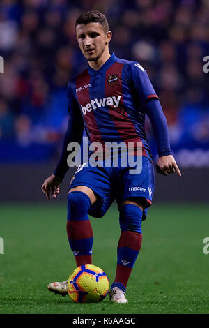 Valence, Espagne - Décembre 03 : Enis Bardhi de Levante UD en action au cours de la correspondance entre la Liga Levante UD et de l'Athletic Bilbao à Ciutat de Valencia le 3 décembre 2018 à Valence, en Espagne. (Photo de David Aliaga/MO Media) Banque D'Images