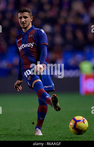 Valence, Espagne - Décembre 03 : Enis Bardhi de Levante UD en action au cours de la correspondance entre la Liga Levante UD et de l'Athletic Bilbao à Ciutat de Valencia le 3 décembre 2018 à Valence, en Espagne. (Photo de David Aliaga/MO Media) Banque D'Images