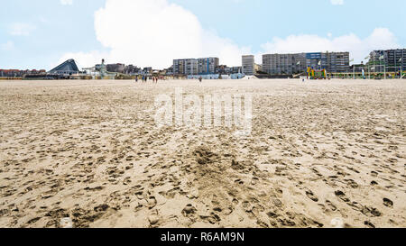 Vue sur plage de sable fin du Touquet avec appartements Banque D'Images