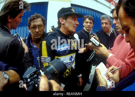 Ayrton Senna dans sa Lotus Renault dans le Grand Prix 1985 Portugais Banque D'Images