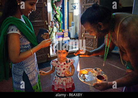 À l'intérieur de temple hindou Sri Navasakthi Vinayagar à Victoria, capitale des Seychelles Banque D'Images