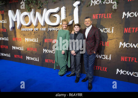 (De gauche à droite) Lorraine Ashbourne Ashbourne Louis, Serkis et Andy Serkis arrivent à l'Curzon Mayfair à Londres pour une projection spéciale de Mowgli : Légende de la jungle. Banque D'Images