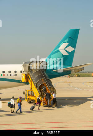 Vérone, Italie - septembre 2018 : passagers à bord d'un avion de vacances à Vérone, Italie Banque D'Images