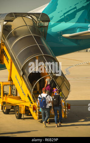 Vérone, Italie - septembre 2018 : passagers à bord d'un avion de vacances à Vérone, Italie Banque D'Images