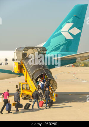 Vérone, Italie - septembre 2018 : passagers à bord d'un avion de vacances à Vérone, Italie Banque D'Images