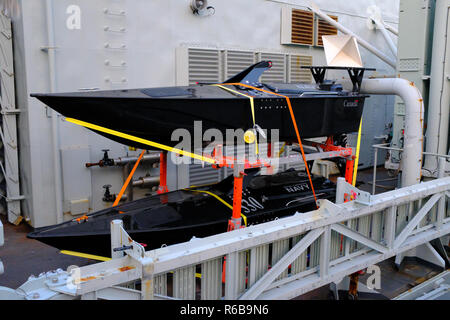 Le NCSM Halifax vu de HMS Belfast - Londres UK Banque D'Images