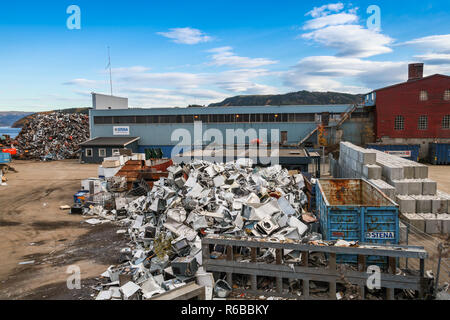 Sourton, Norvège - - 18 octobre 2016 : de l'usine de recyclage en Hommelvik, village côtier, Norvège Banque D'Images