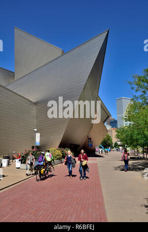 L'extérieur de Denver Art Museum Frederic C. Hamilton building dans le secteur du centre municipal, Colorado, USA Banque D'Images