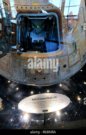 Le module de commande Apollo 16, appelé Casper, à la Saturn V Hall à la Davidson Center, U.S. Rocket and Space Center à Huntsville, AL, États-Unis d'Amérique Banque D'Images