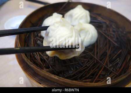 Soupe traditionnelle dumpling Xiao Long Bao Banque D'Images