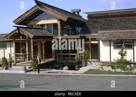 Voir l'extérieur de l'entrée du Torrey Pines Inn au parcours de golf de Torrey Pines, sur North Torrey Pines Road à La Jolla, San Diego, Californie, Juin, 1964. () Banque D'Images