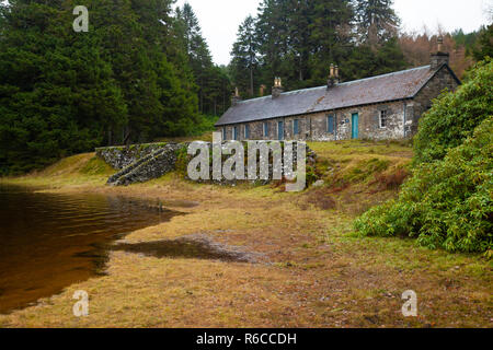 Lochordie Lodge et Loch Ordie près de Dunkeld Perhshire l'Ecosse. Banque D'Images