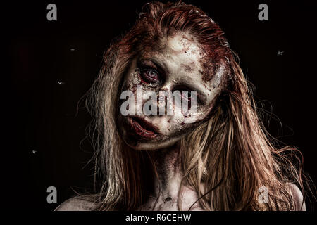 Zombie girl headshot des mouches Banque D'Images