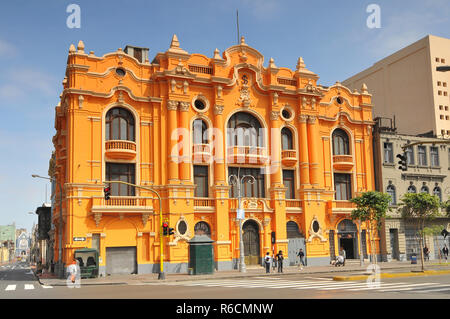 Pérou, Lima, Nicolas de Pierola Street, Bâtiment de style colonial à partir de 1924 Banque D'Images