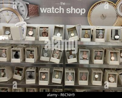 La montre dans l isle boutique supermarch cible avec des montres