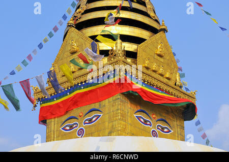 Swayambhunath Stupa avec les drapeaux de prière (Monkey Temple) à Katmandou, Népal Banque D'Images