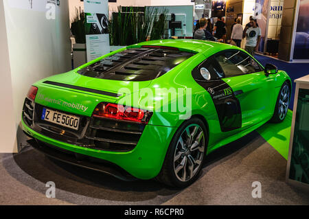 Francfort - Sept 2015 : Audi R8 e-tron présenté à l'IAA International Motor Show le 20 septembre 2015 à Francfort, Allemagne Banque D'Images