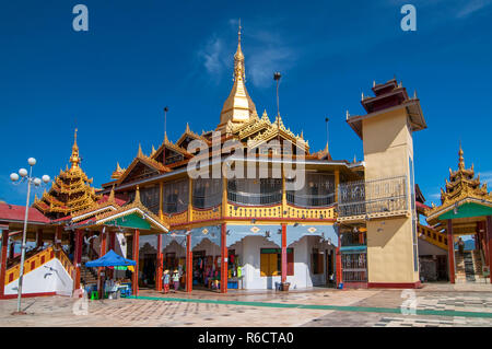 La pagode Phaung Daw Oo, le lac Inle, l'État de Shan, Myanmar Banque D'Images