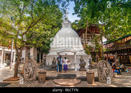 Stupa Bouddhiste Gangaramaya Temple blanc, Colombo, Sri Lanka Banque D'Images