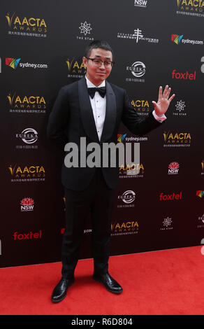 Sydney, Australie. 5 déc, 2018. Wen Muye, directeur de la Chinese film Dying pour survivre", pose pour des photos sur le tapis rouge de l'Académie australienne des Arts du cinéma et de la télévision (AACTA) cérémonie à Sydney, Australie, le 5 décembre 2018. La 8e cérémonie de remise des prix de l'AACTA a eu lieu ici mercredi. Chinese film Dying pour survivre" a remporté le prix du Meilleur Film Asiatique de la cérémonie. Credit : Bai Xuefei/Xinhua/Alamy Live News Banque D'Images