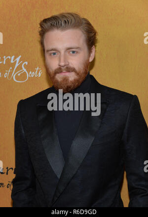 New York, USA. 9Th Jul 2018. Jack Lowden assiste à la première de New York de Marie, Reine des Écossais, au Théâtre de Paris le 4 décembre 2018 à New York. Crédit : Erik Pendzich/Alamy Live News Banque D'Images