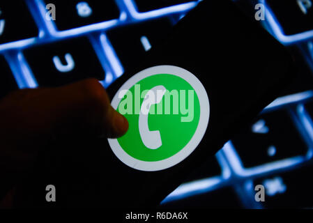 Cracovie, Pologne. 5 déc, 2018. Logo WhatsApp est vu sur un téléphone mobile Android. Credit : Omar Marques/SOPA Images/ZUMA/Alamy Fil Live News Banque D'Images